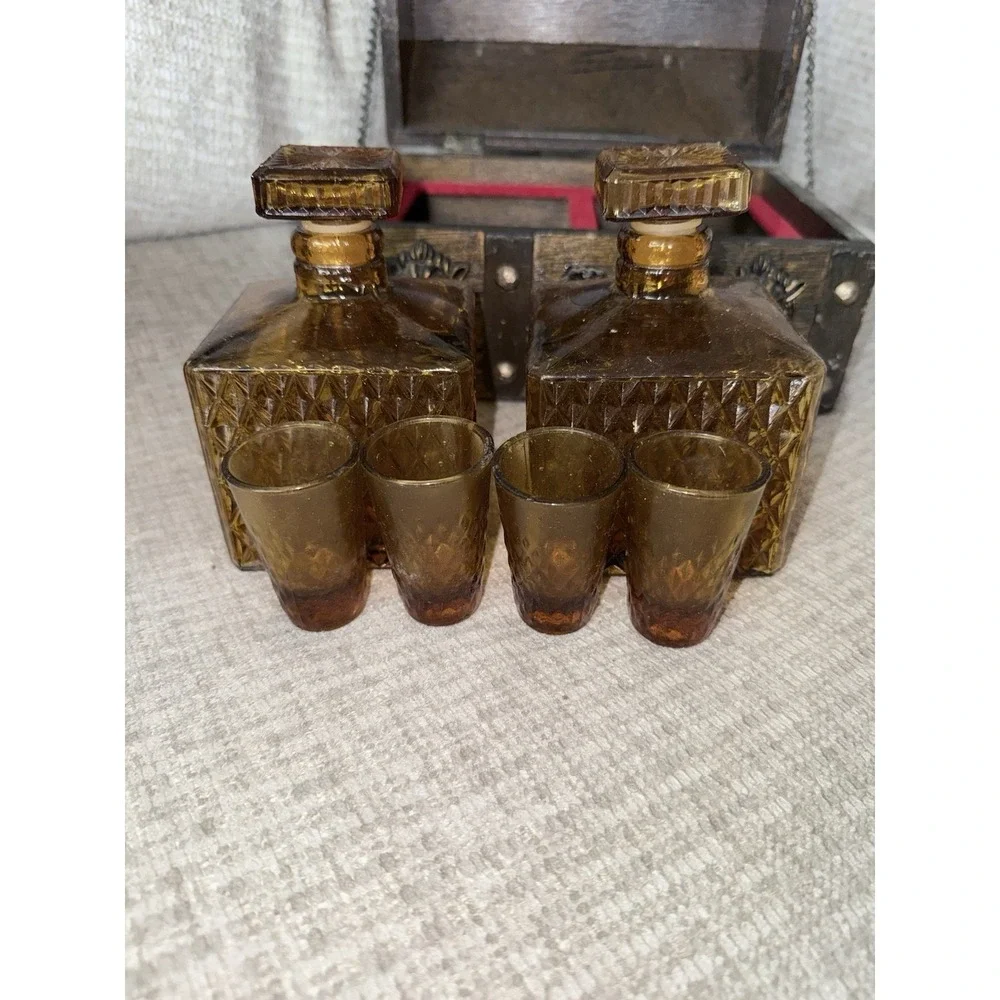 Vintage Medieval Revival Treasure Chest Amber Decanters & Shot‎ Glasses Taiwan
